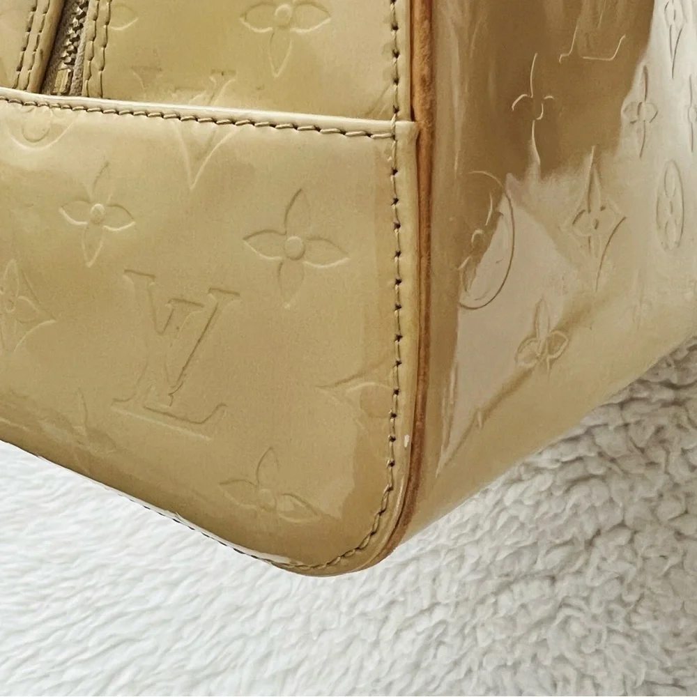Louis Vuitton Tompkins Vernis BA0013 Elegant Cream and Tan Women's Handbag
